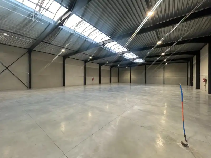Nieuwbouw KMO-unit van 886 m² – topligging Deinze Noord foto 9