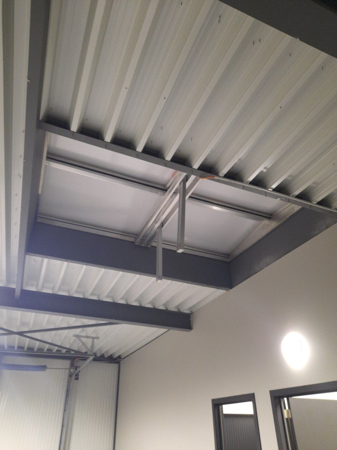 Hoogwaardig KMO-bedrijfsgebouw 187 m² met mezzanine in strategische bedrijventerrein (Winterslag-Genk). foto 10