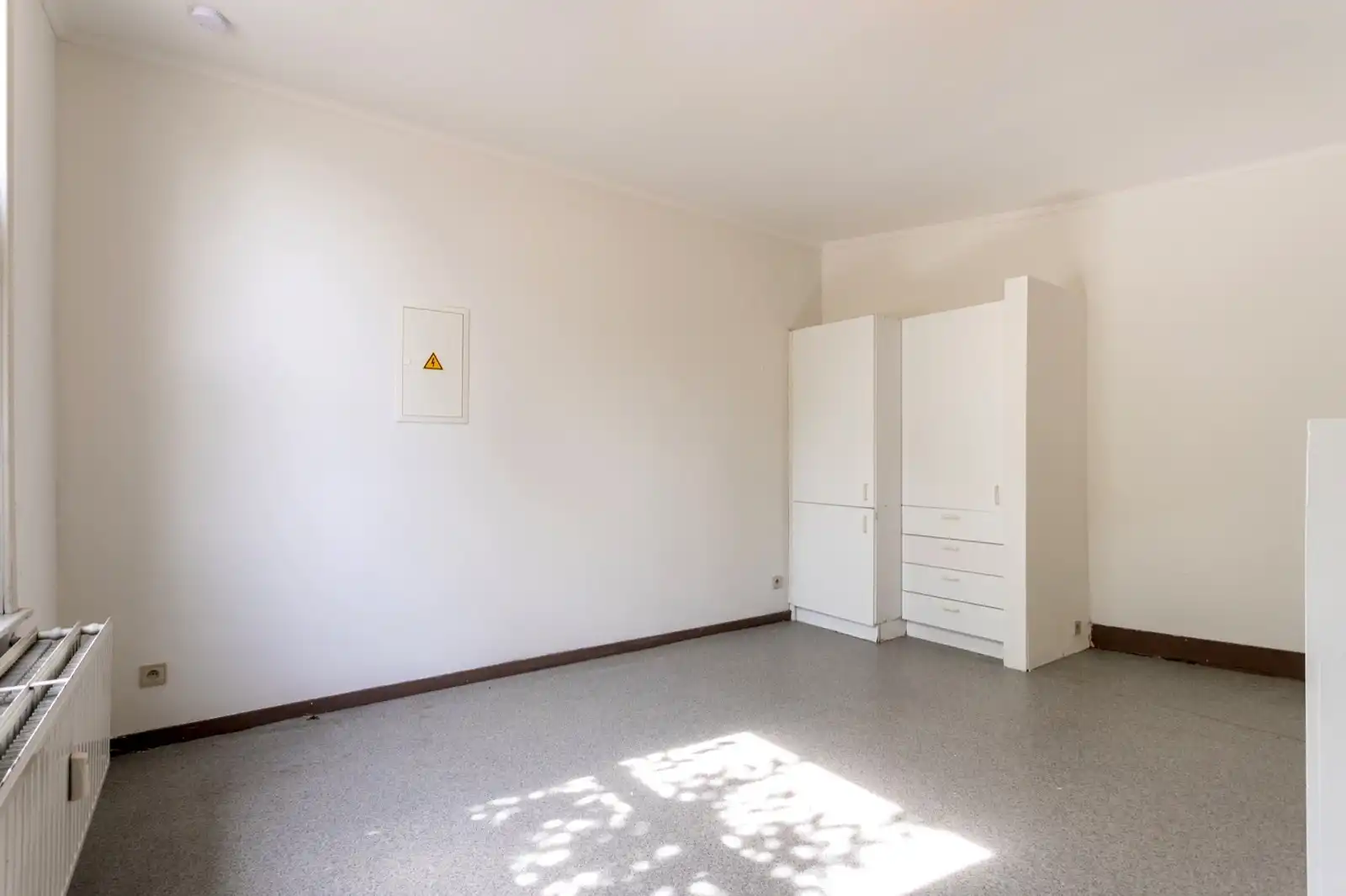 Opbrengsteigendom met 2 vergunde appartementen en kelders in het centrum van Halle foto 4