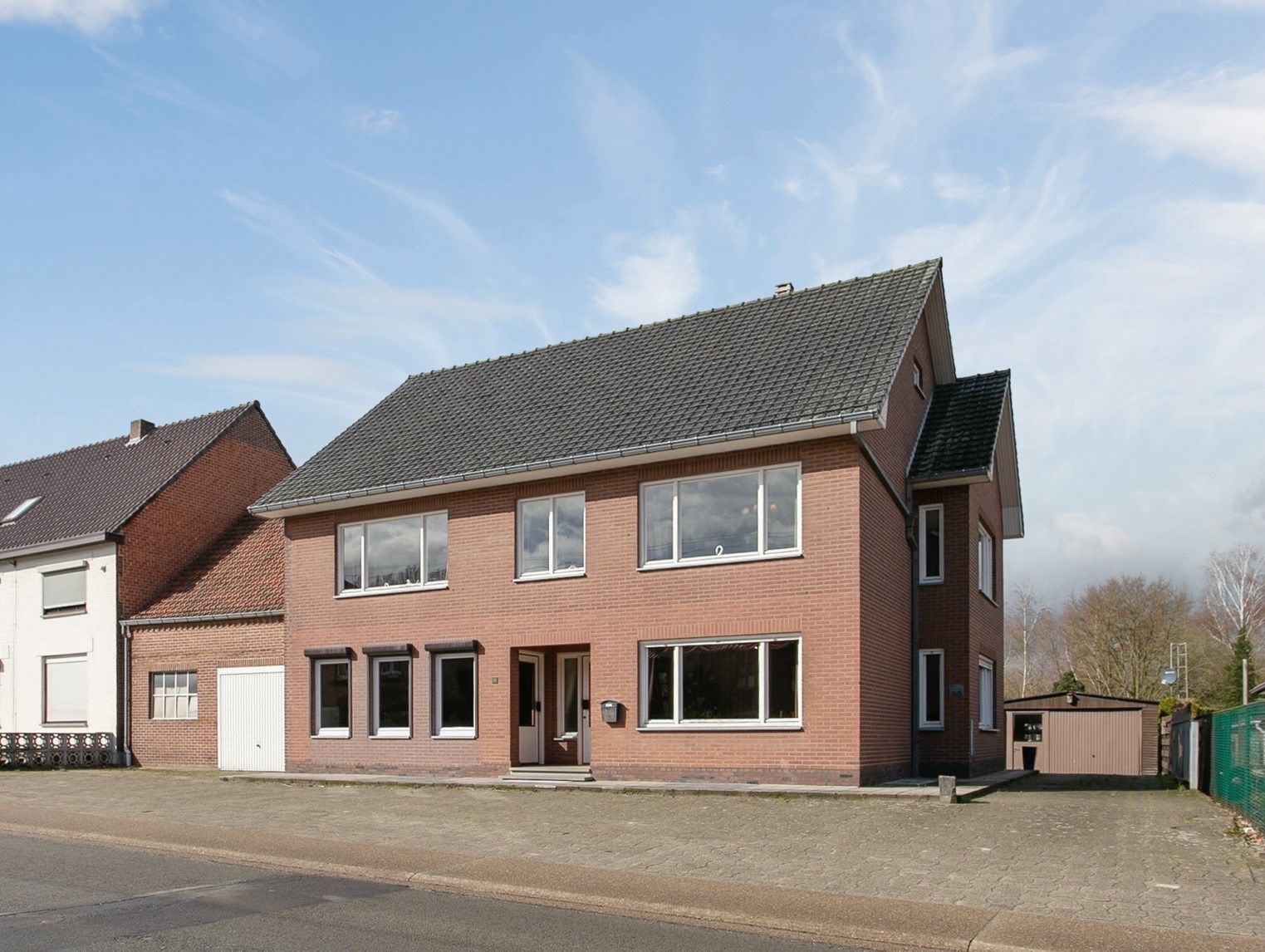 Te verbouwen casco halfopen woning zijnde linkerzijde van bestaande woning (mét architectuurplannen)! foto 2