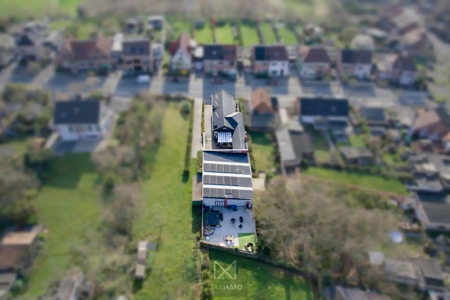 Gelijkvloerse bungalow met loods van 180 m² in het centrum van Marke foto 2