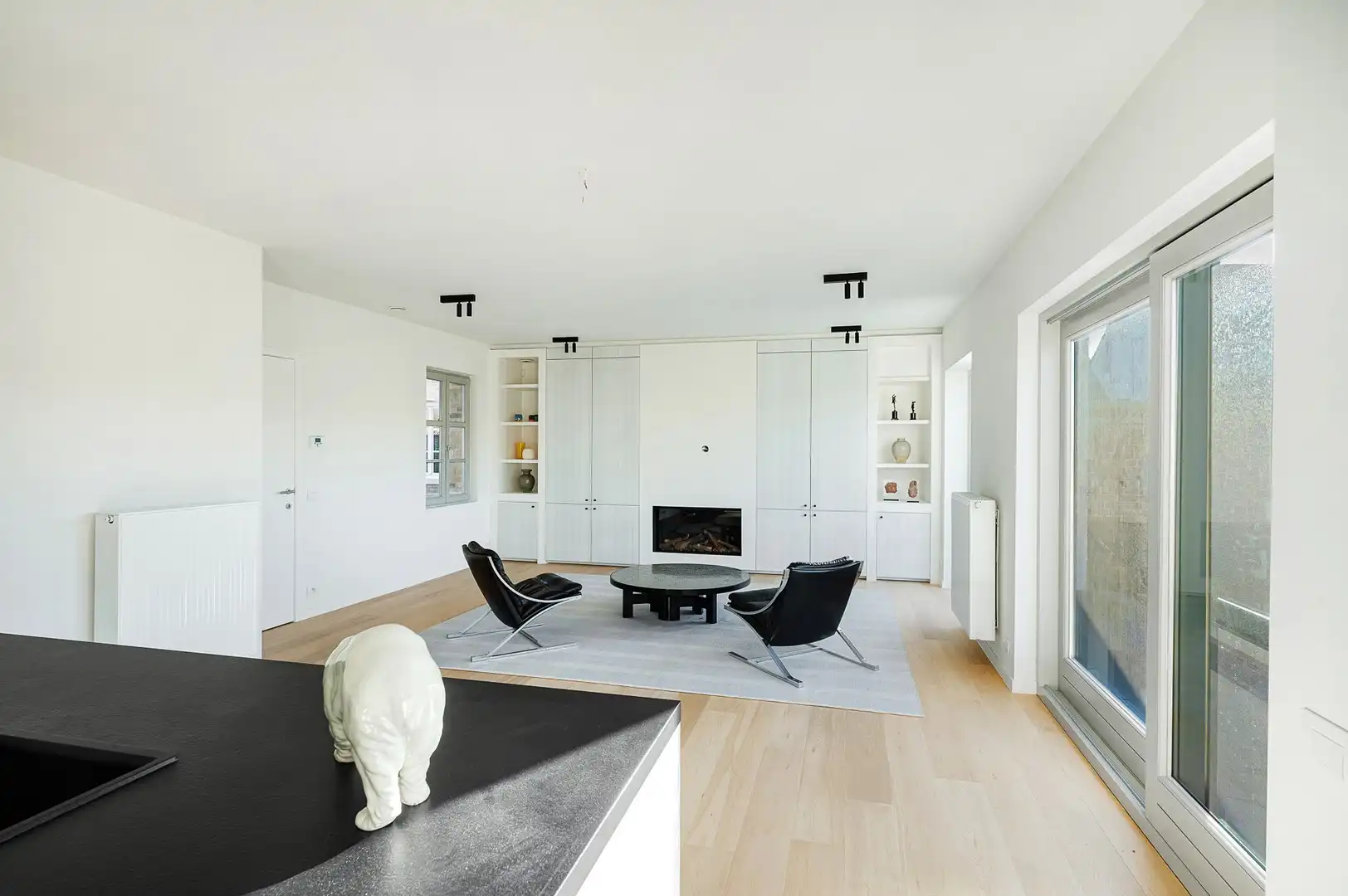 Ruime woning met vier slaapkamers en een grote tuin, gelegen in een rustige en aangename omgeving. foto 8