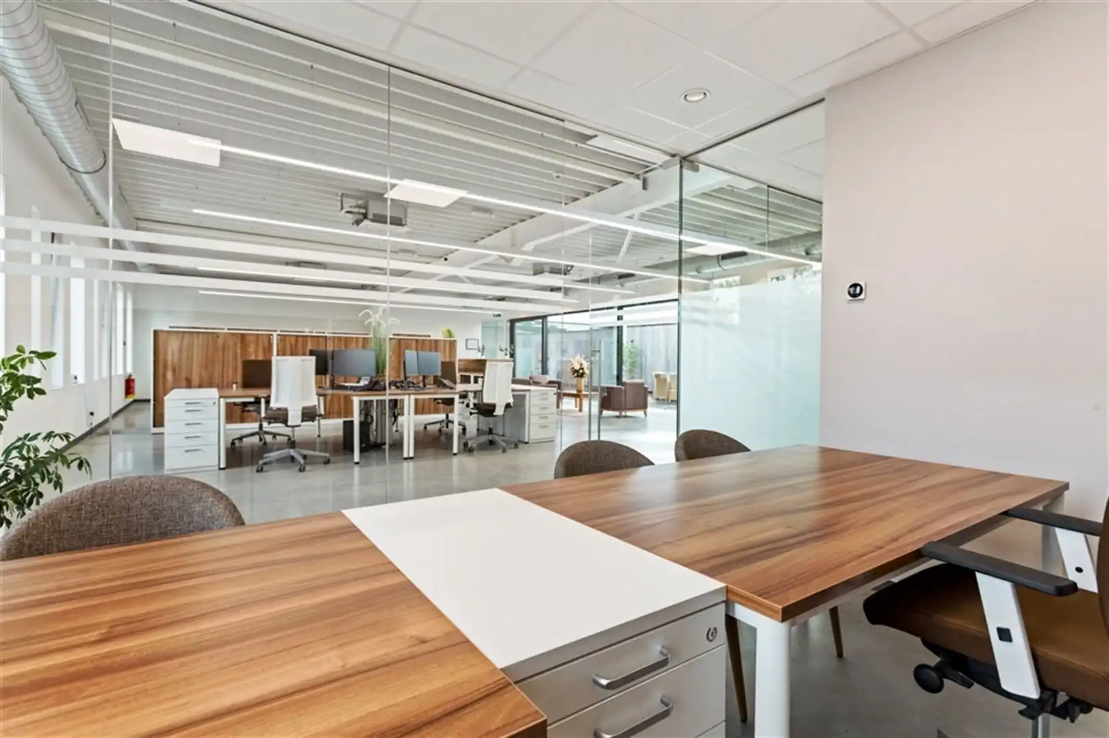 Moderne instapklare kantoren te huur foto 9