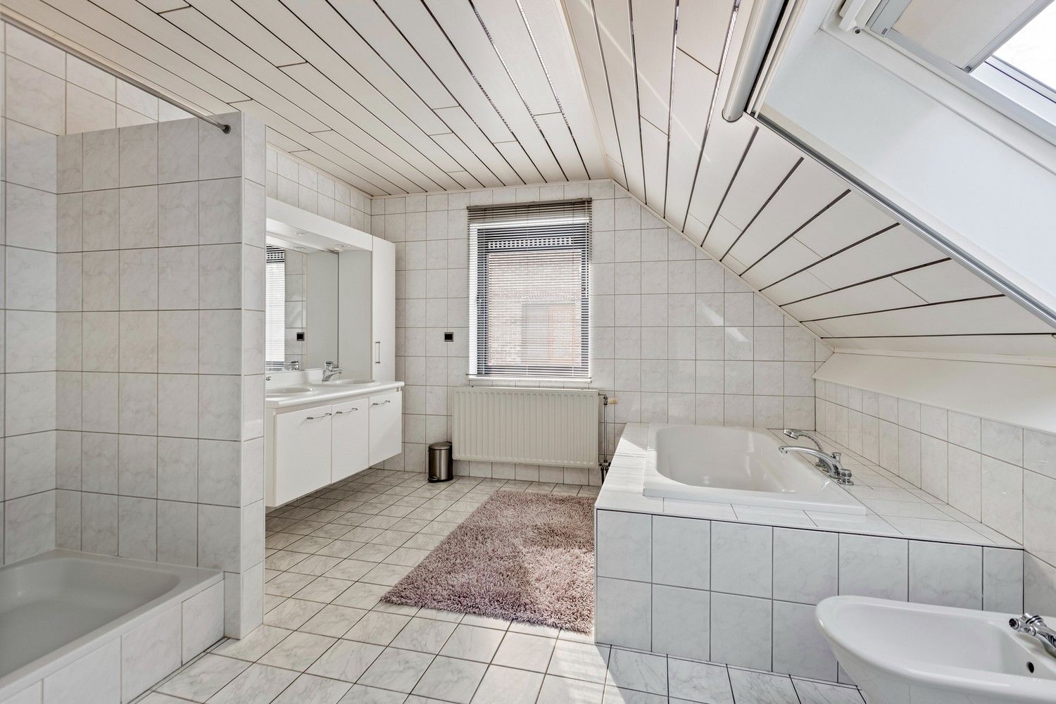 Instapklare woning in een bosrijke, rustige buurt te Maasmechelen! foto 26