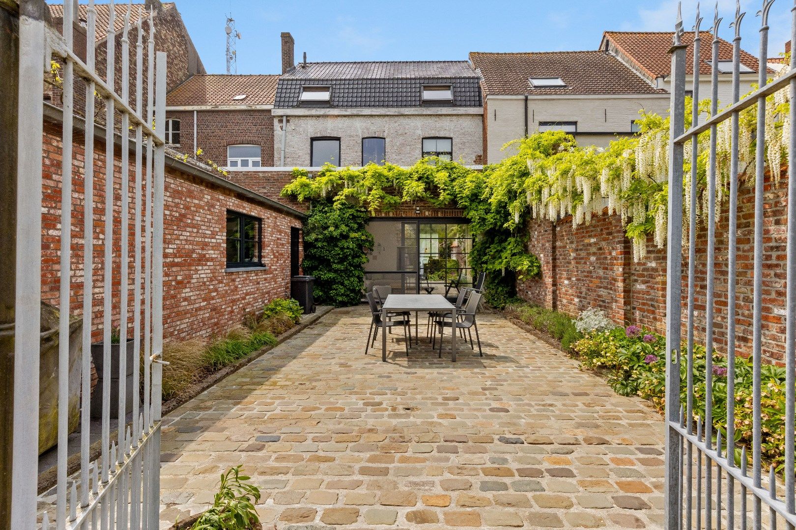 BURGERWONING MET 5 SLPKS,  TUIN EN HUURGARAGE foto 28