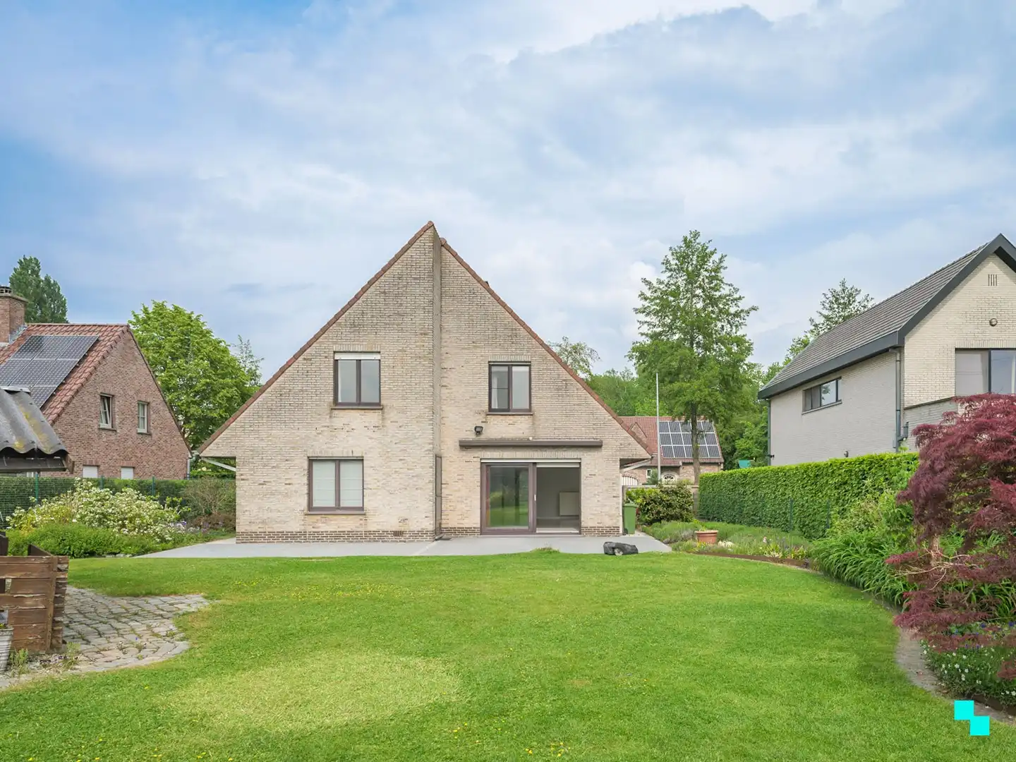 Uitzonderlijk ruime villa in rustige woonwijk foto 22