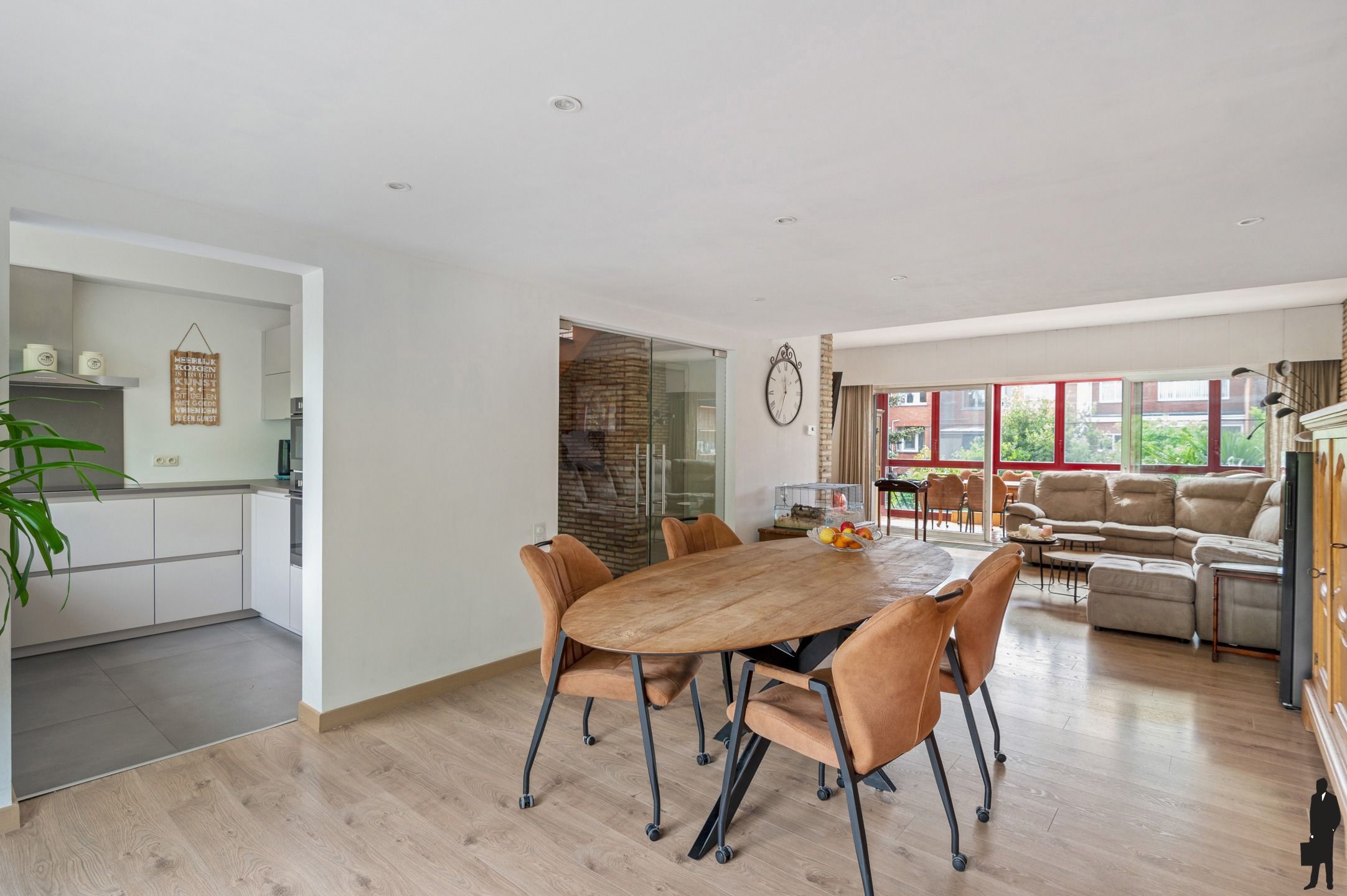 Welgelegen zeer energiezuinige woning met 5 slpks en Z-tuin foto 3