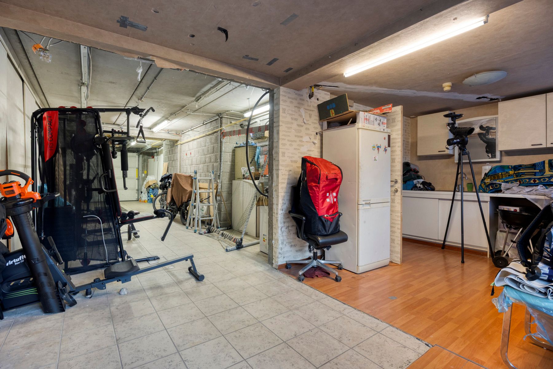 Gezinswoning met vier slaapkamers, tuin en ruime garage foto 33