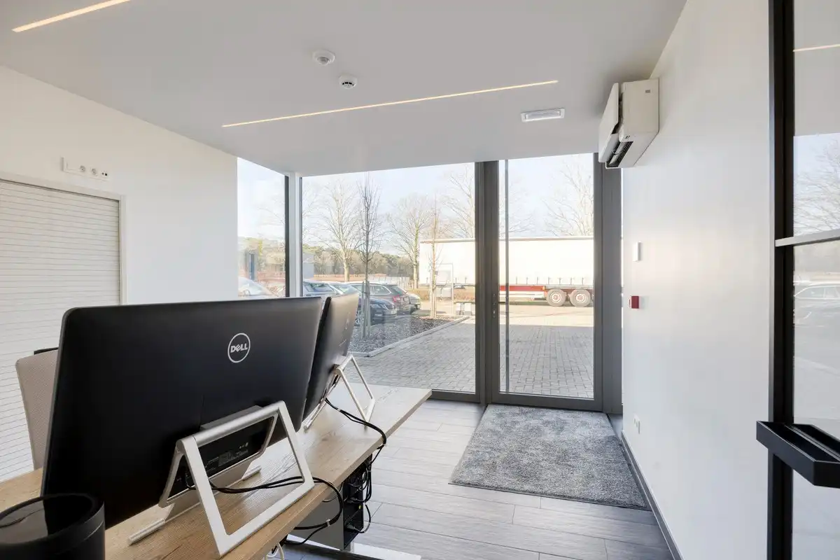 Grondig gerenoveerd KMO gebouw met magazijn en kantoorruimtes in Heverlee op een perceel van 11a19ca! – EPC -22,65 kWh/m² foto 6