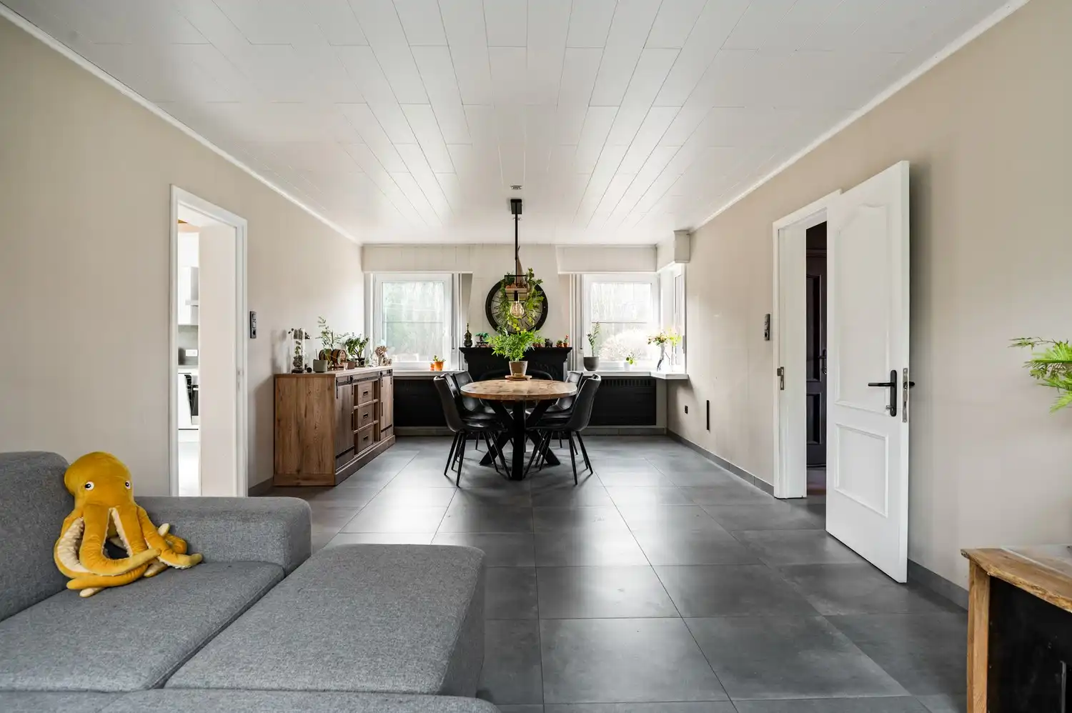 Aangename woning met ruime tuin en magazijn Te Koop op toplocatie in Begijnendijk foto 4