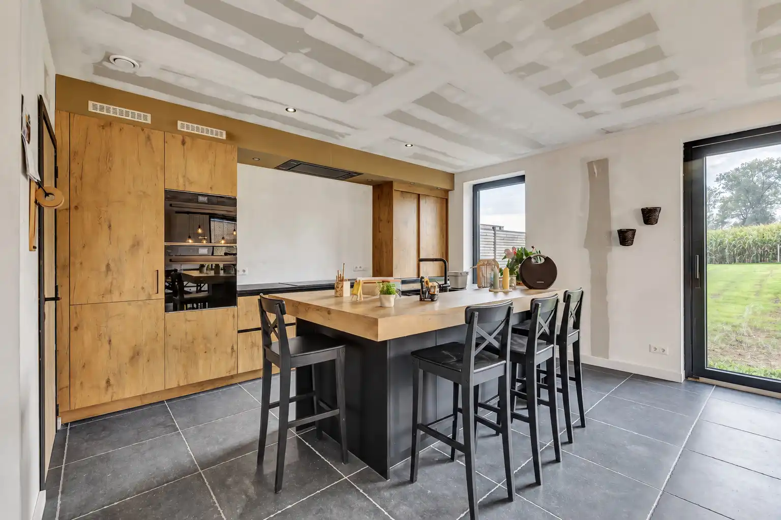 Prachtige nieuwbouwwoning met 3 slpks en tuin op toplocatie foto 3