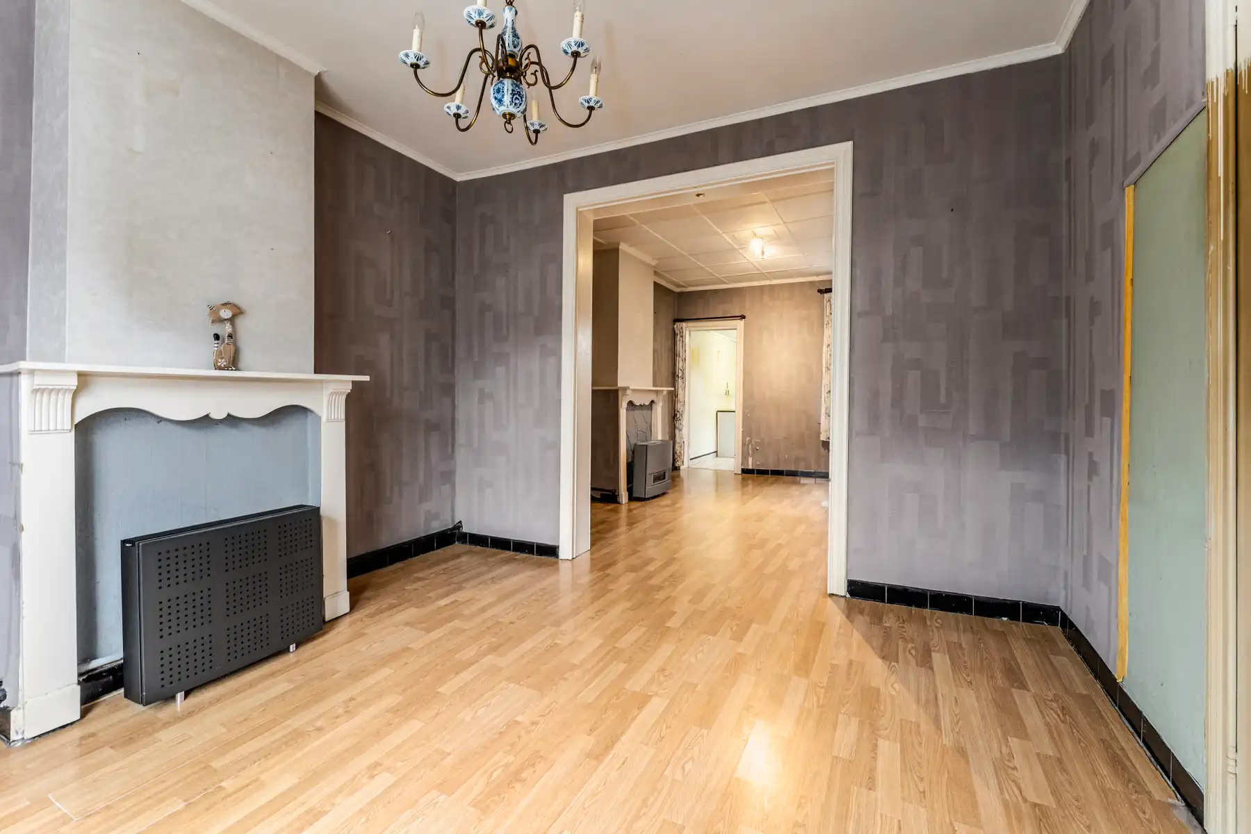 Centraal gelegen te renoveren woning met tuin foto 4