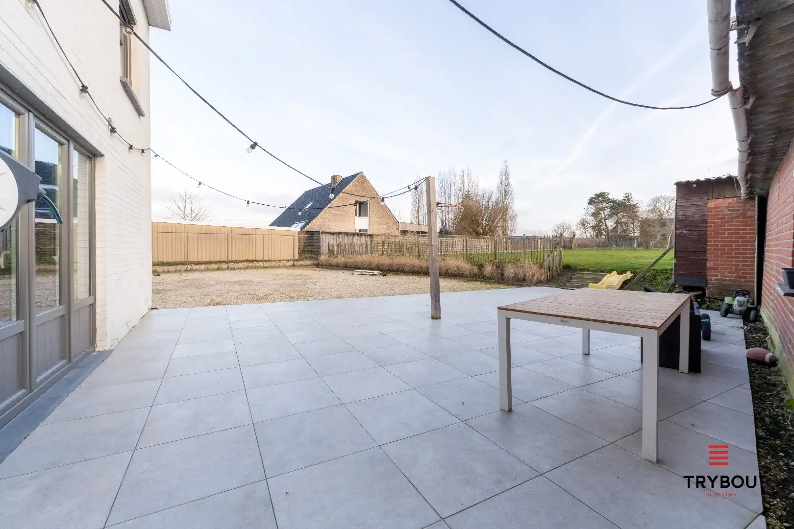 Instapklare gezinswoning met 4 slaapkamers, ruim terras en zonnige tuin in Houthulst foto 11