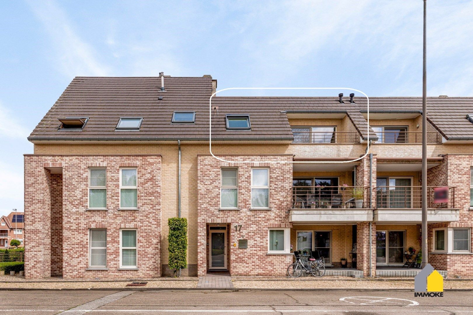 Instapklaar appartement met 2 slpk, zonneterras, garage en kelderberging. foto 1