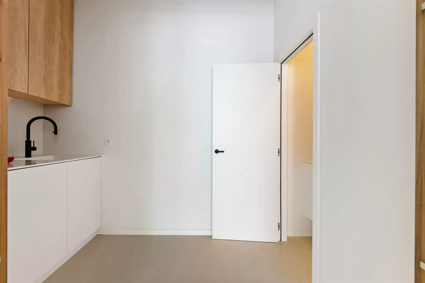 Luxueuze winkelruimte of kantoor vlakbij Rooseveltplaats, Centraal Station en Antwerpse Meir. foto 13