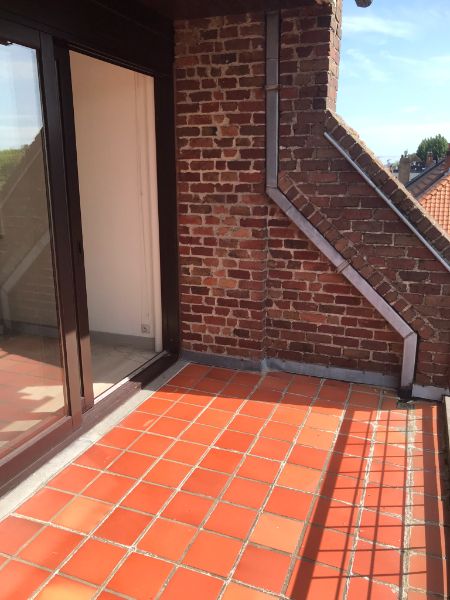 Rustig en zongeoriënteerd 3 slk appartement (153 m²), terras met een groen en weids uitzicht over het Kanaal Gent-Oostende, kelder met private autostaanplaats - op wandelafstand van AZ Sint Jan Campus en op 3 km  van het centrum van Brugge. foto 16