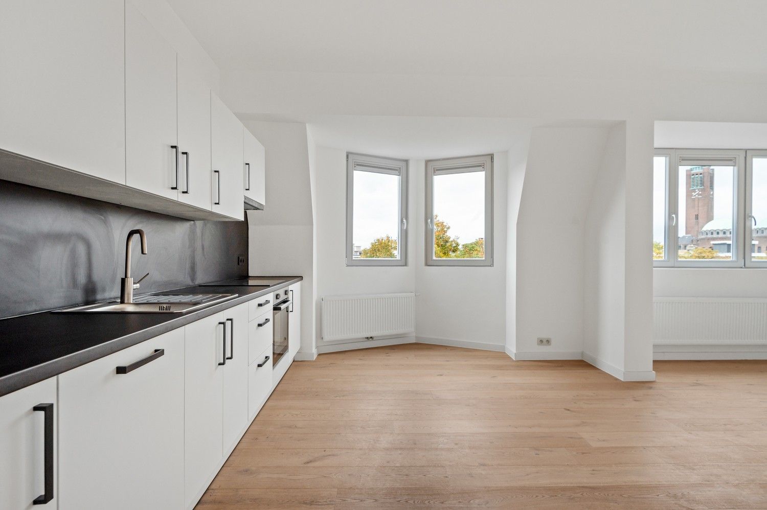 Prachtig gerenoveerd appartement met 2 slaapkamers in rustige straat te koop te Antwerpen foto 1