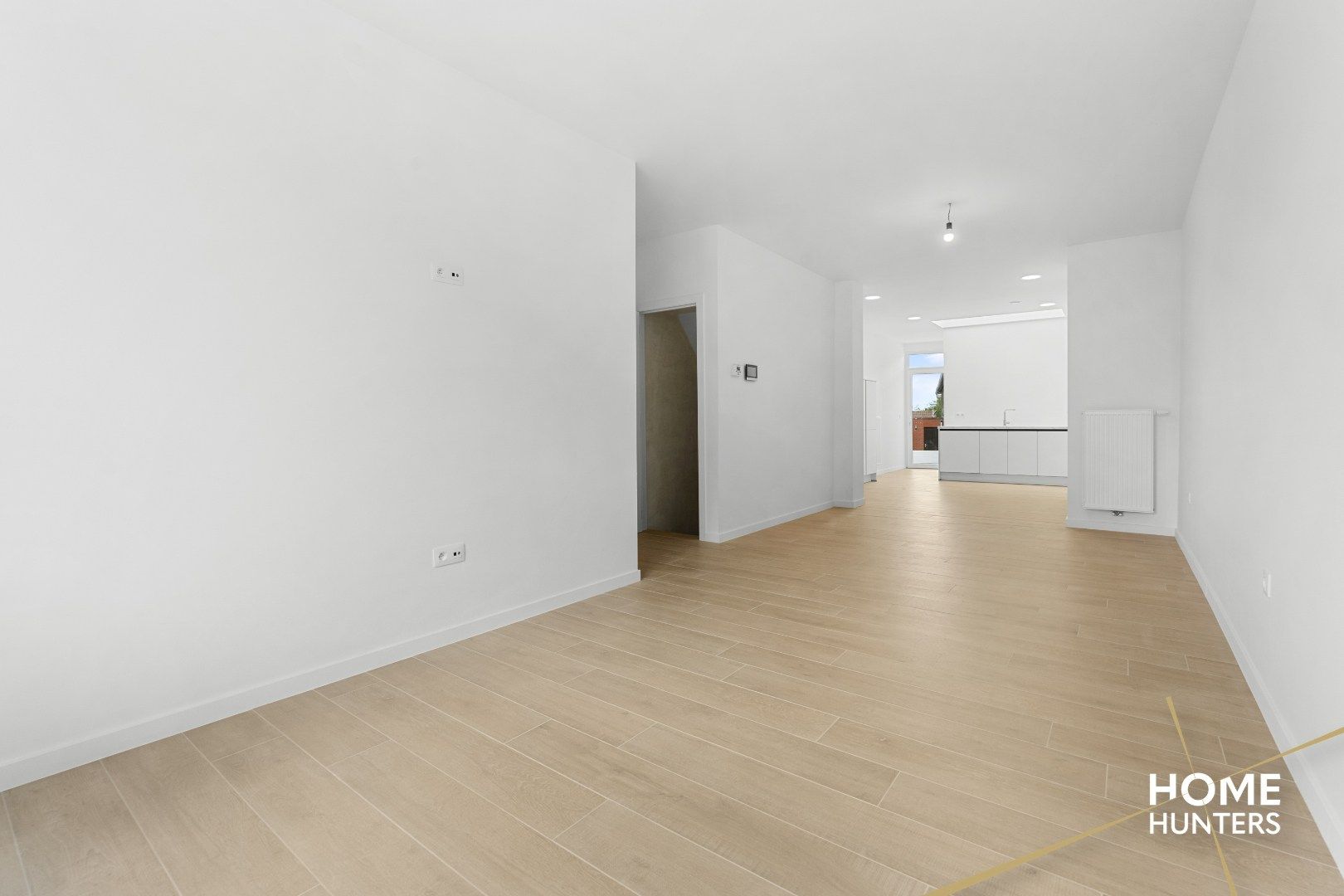 Volledig gerenoveerde woning (anno 2025) met 3 ruime slaapkamers, ruime garage + tuin te Ieper foto 3