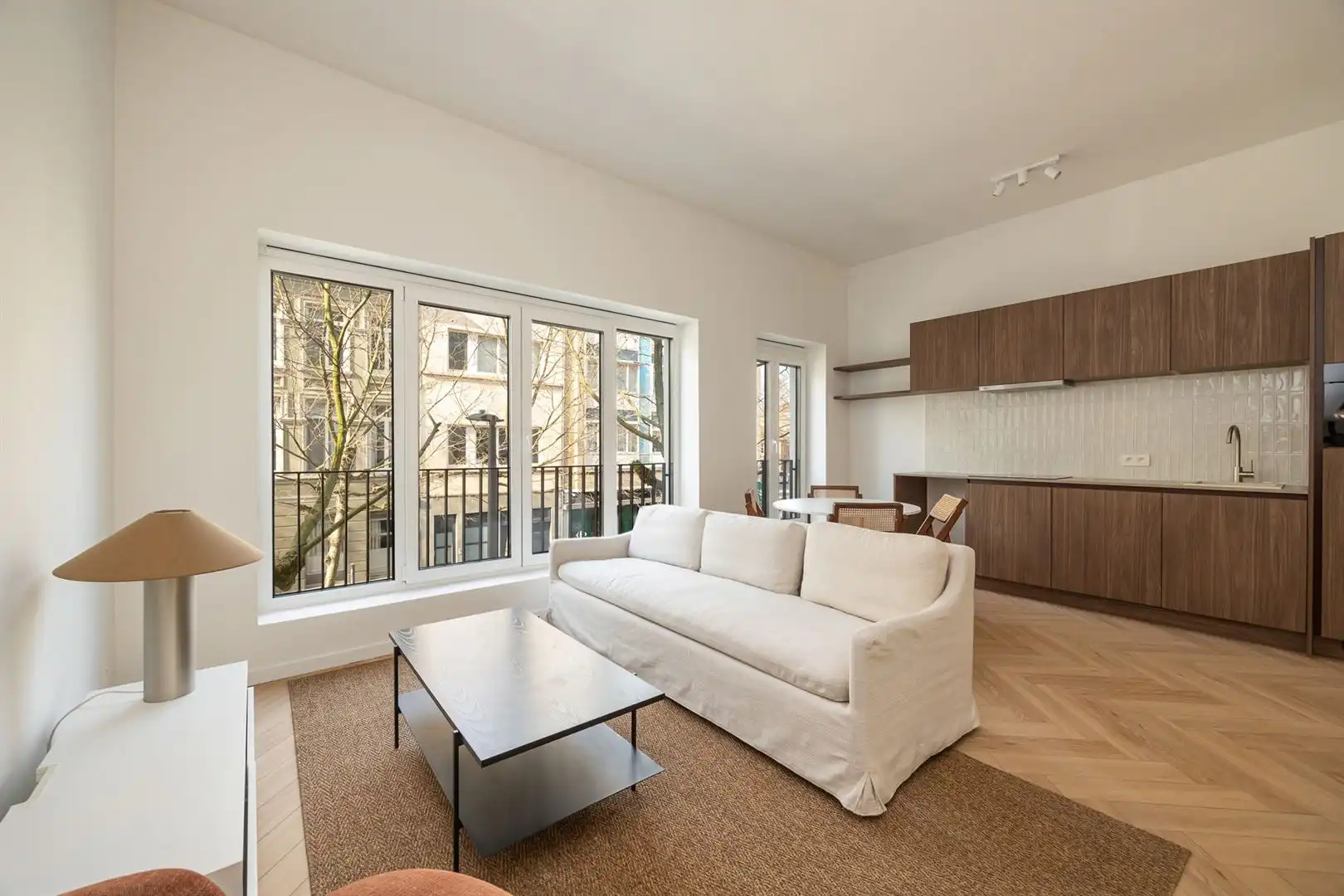 Gerenoveerd en een bemeubeld appartement met 1 slaapkamer.  foto 2