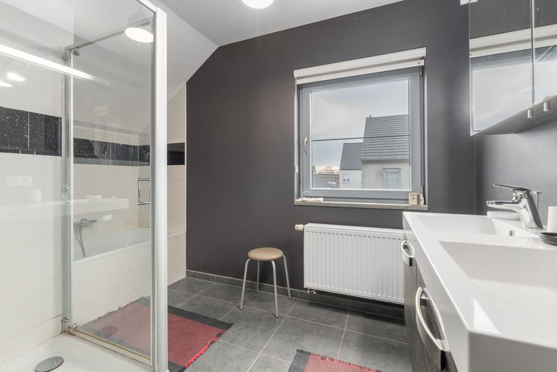 Torhout -  Instapklare woning met 3 slpks foto 11