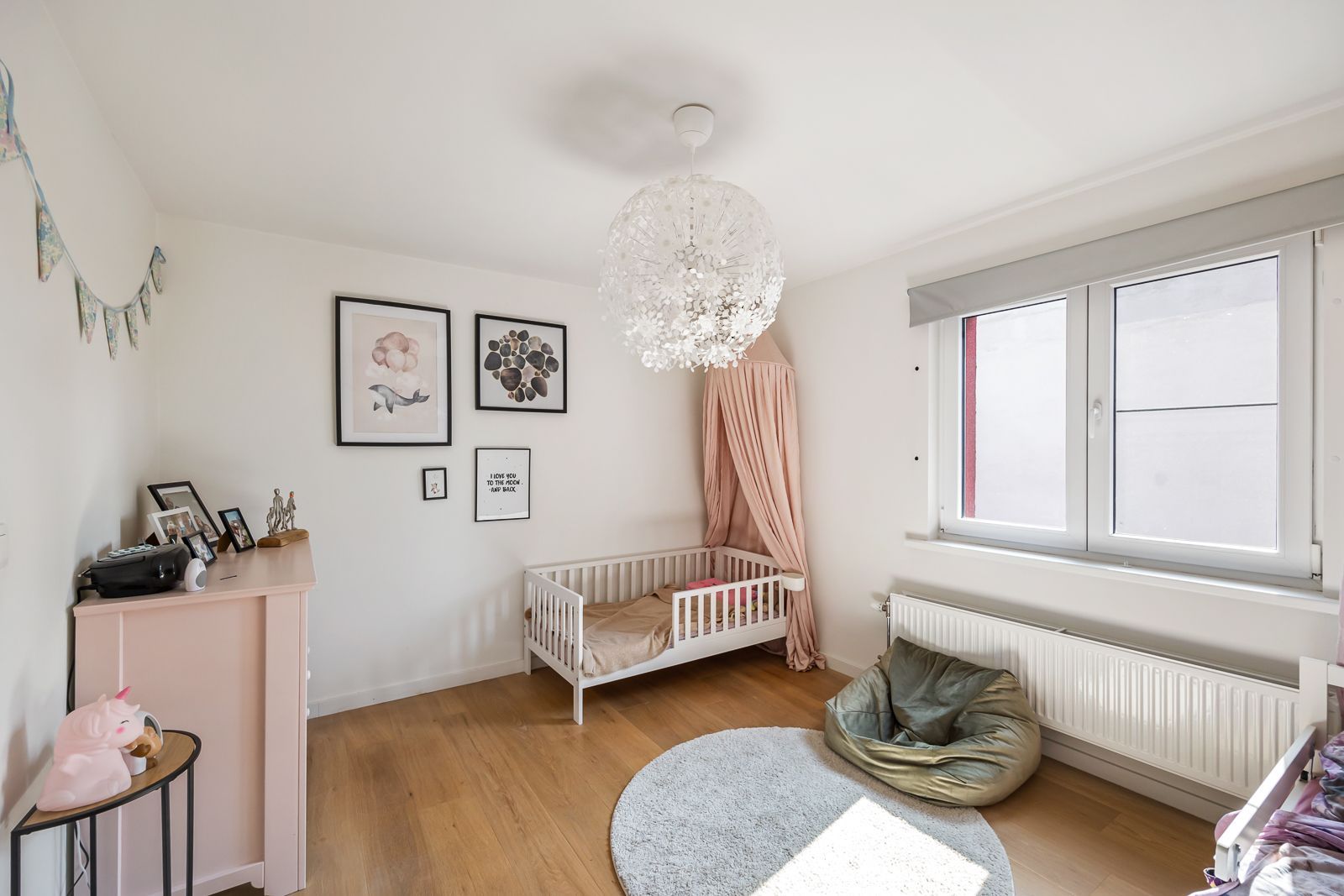 Trendy en ruim appartement met autostaanplaats en tuin in hartje Kapellen! foto 12