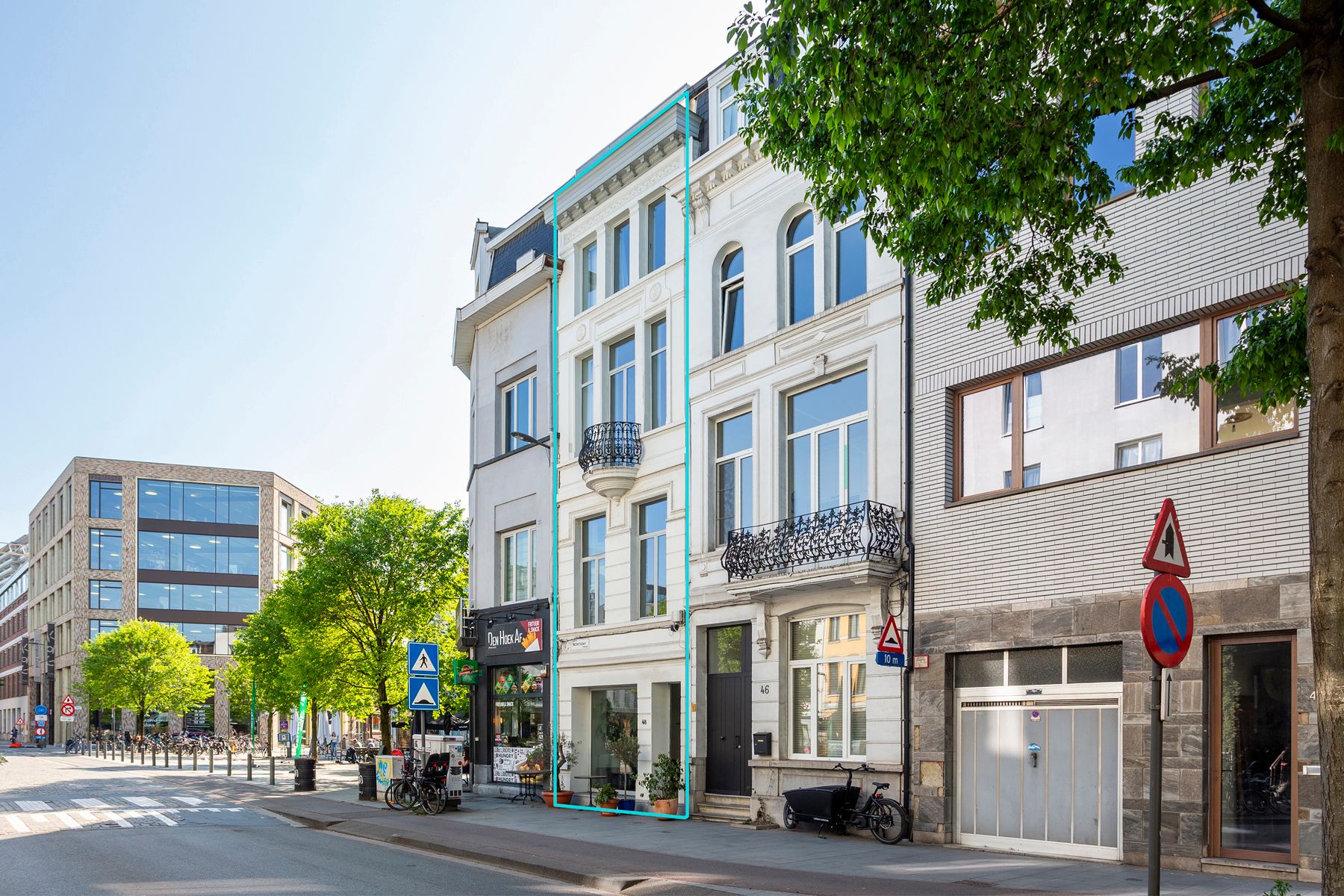 Hippe stadswoning aan de Troonplaats met buitenruimte foto 2