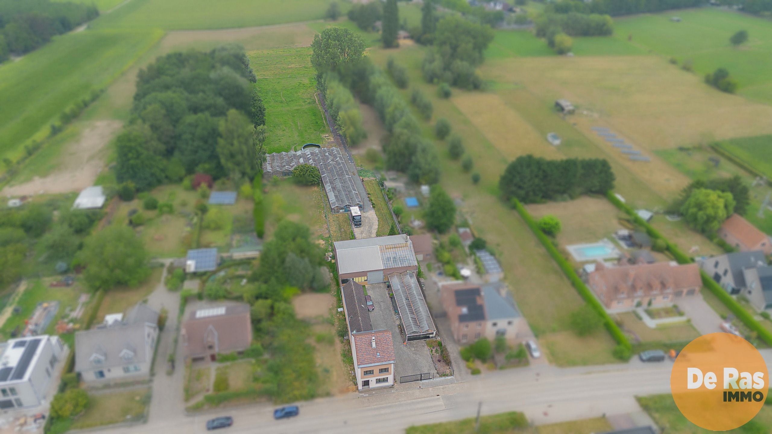 ERPE-MERE - Goed onderhouden woning met magazijn en serres foto 33