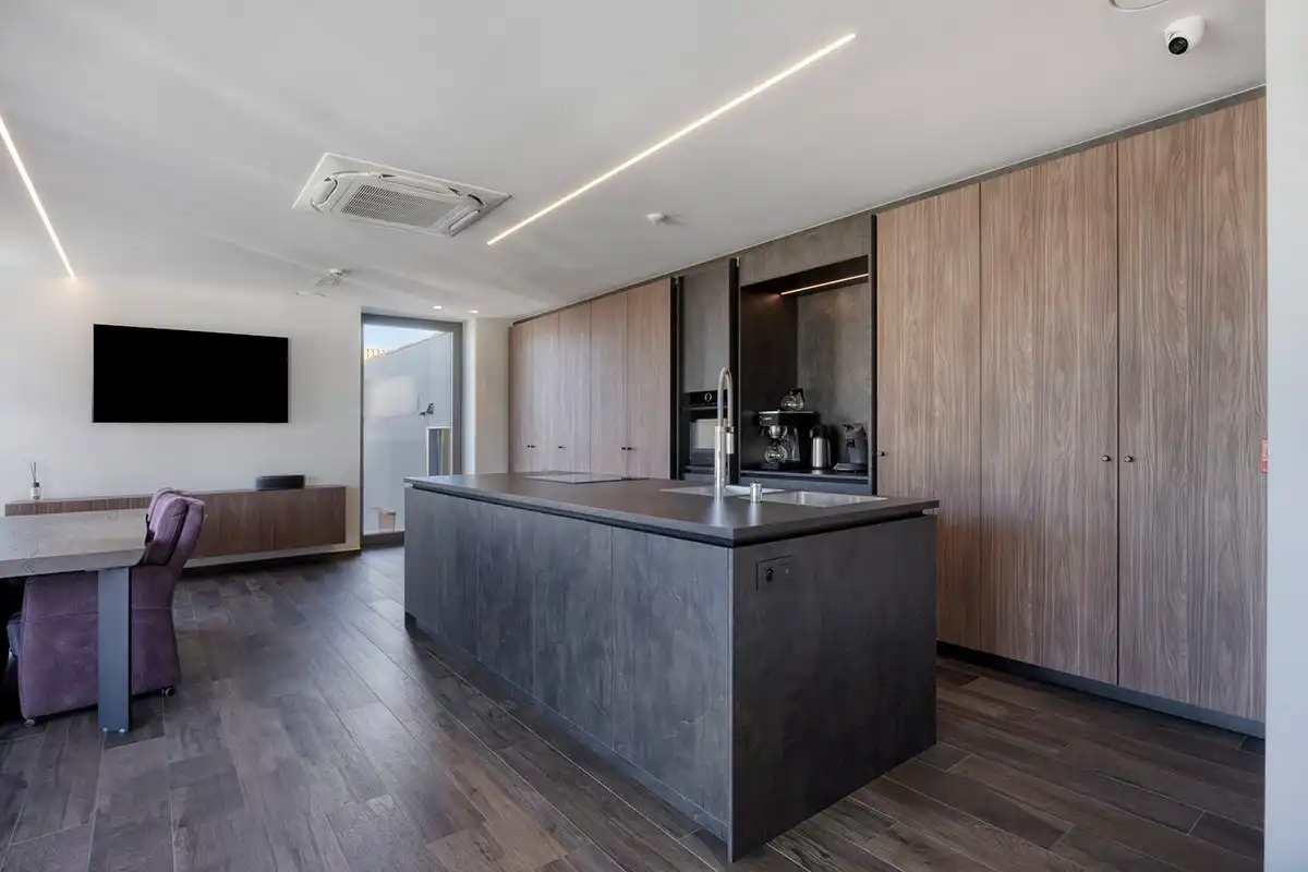 Grondig gerenoveerd KMO gebouw met magazijn en kantoorruimtes in Heverlee op een perceel van 11a19ca! – EPC -22,65 kWh/m² foto 24