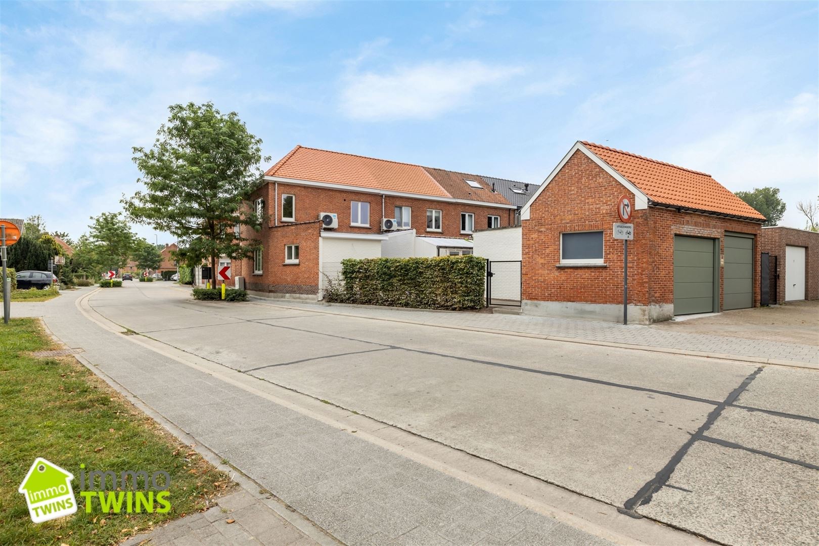 Volledig gerenoveerde halfopen woning met garage in het hart van Kemzeke foto 20