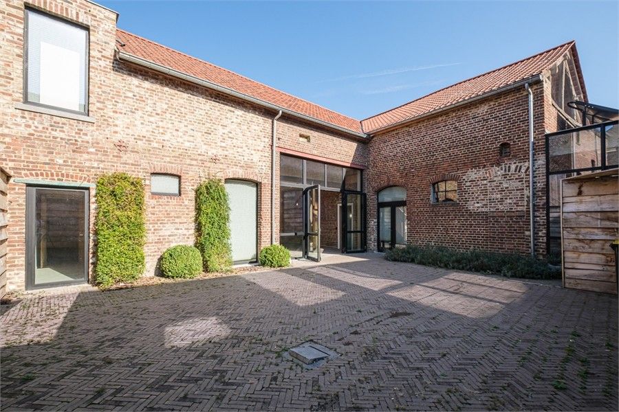 UNIEKE KARAKTERVOLLE WOONST MET 3 SLKS EN 2 PARKEERPLAATSEN OP EEN TOPLOCATIE foto 16