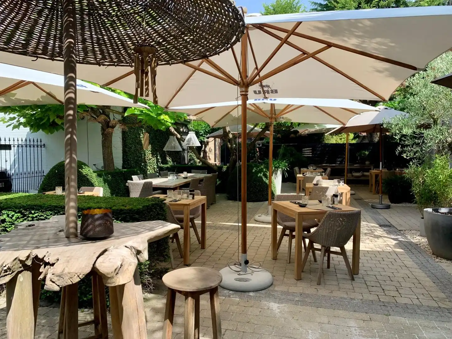 Restaurant met woonst over te nemen in het centrum van Maldegem foto 3