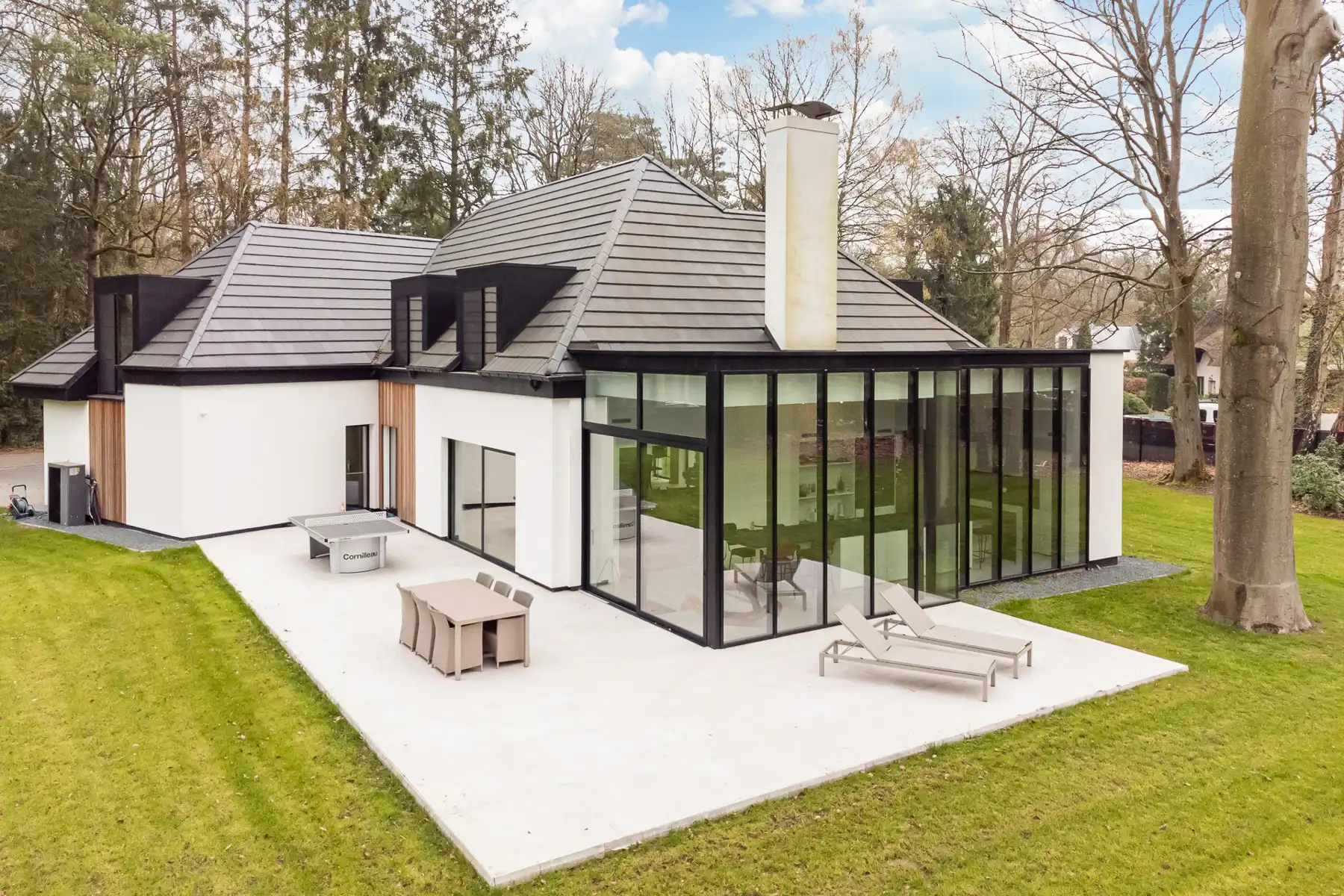 Luxueuze vernieuwbouwvilla met high-end afwerking foto 3