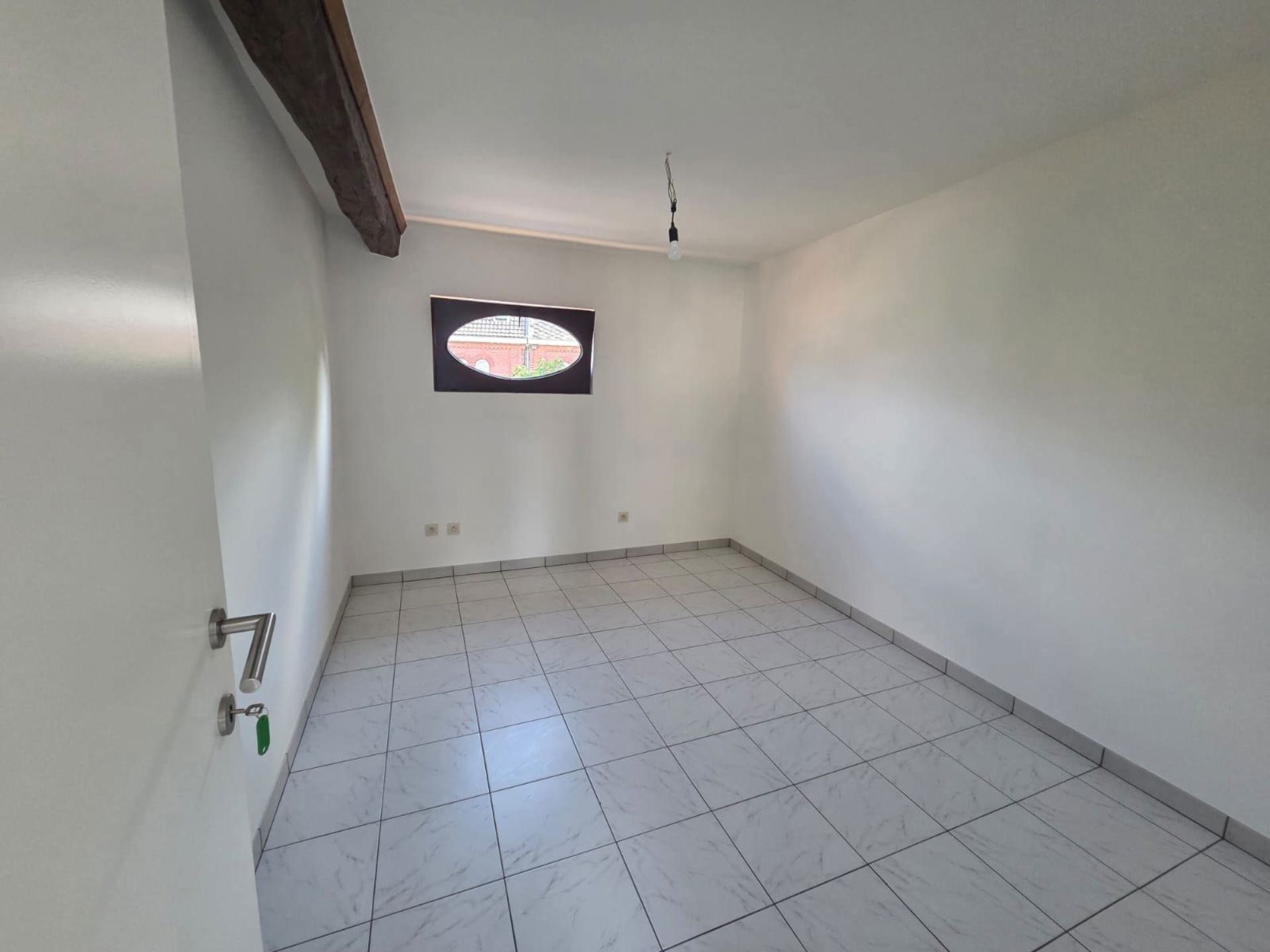 Gerenoveerd appartement met 2 slaapkamers foto 6