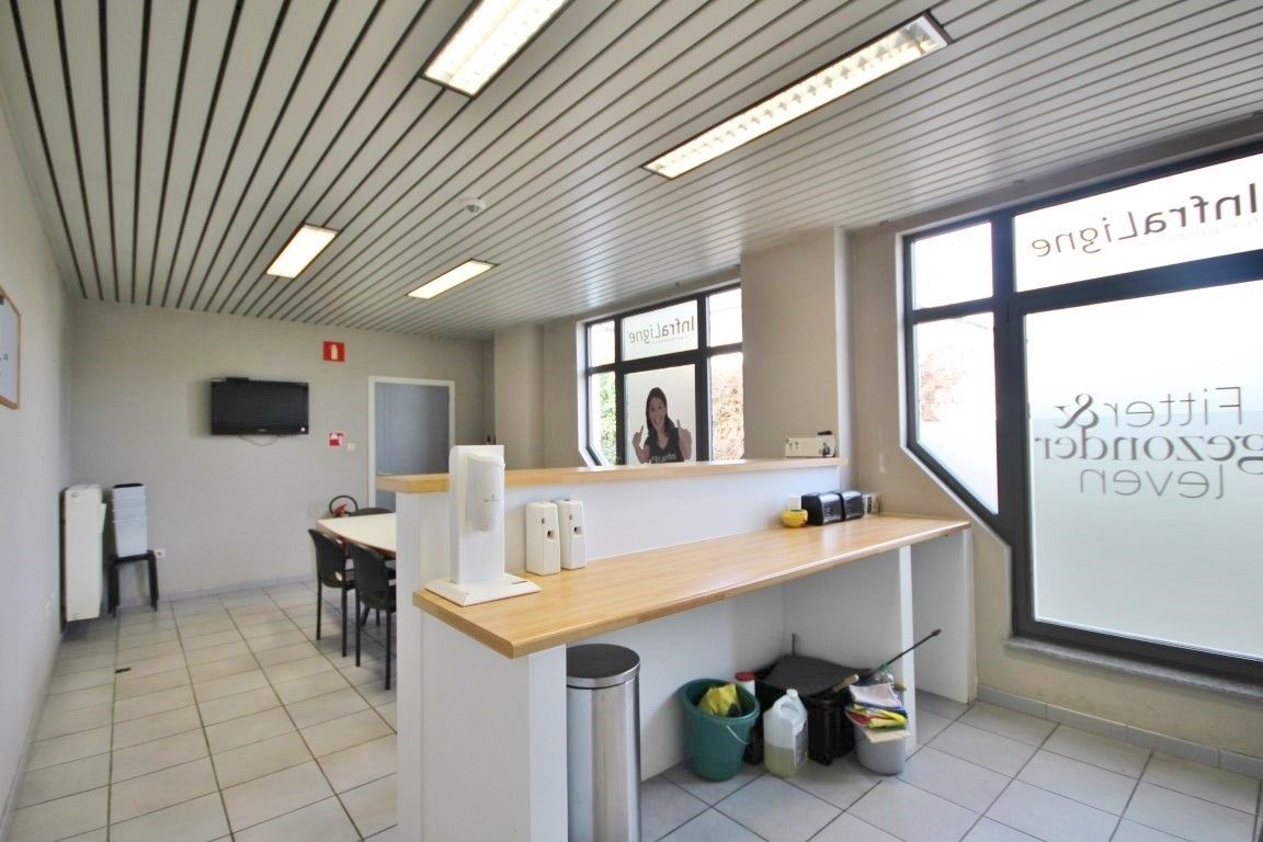 Ruim handelspand/bureelruimte op toplocatie in Sint-Truiden foto 12