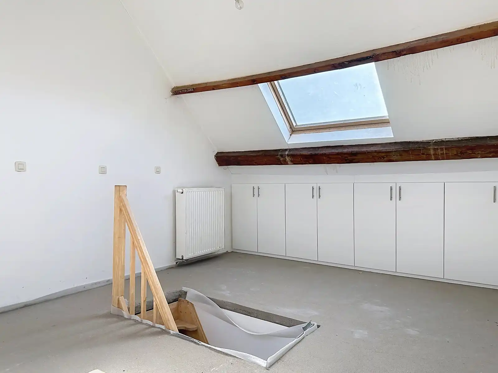 Instapklare, gerenoveerde woning met gezellige koer in hartje Niel! foto 27