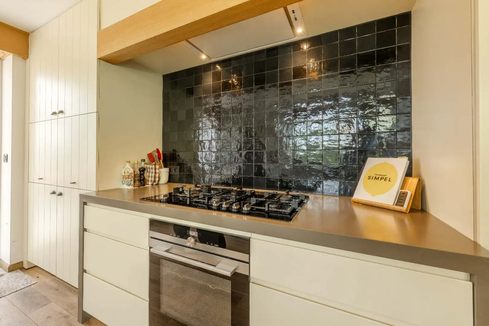 WONING (240 m²) met LOODS (143 m²) op HOEKPERCEEL VAN 1.027 m² foto 12