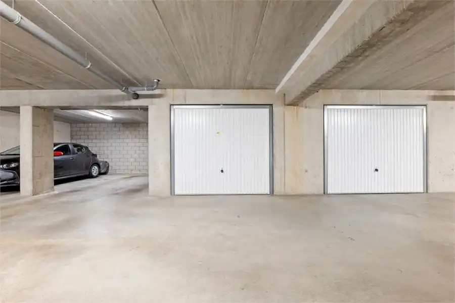 CENTRAAL GELEGEN APPARTEMENT MET RUIM TERRAS EN GARAGEBOX IN SINT-TRUIDEN foto 25