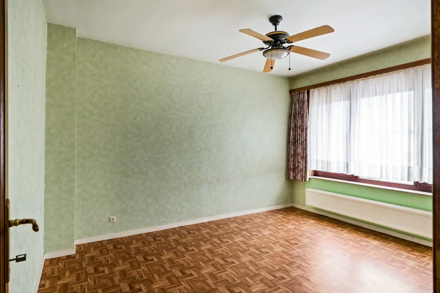 Centraal gelegen beletage-woning met 3 slpk., inpandige garage en tuin foto 9