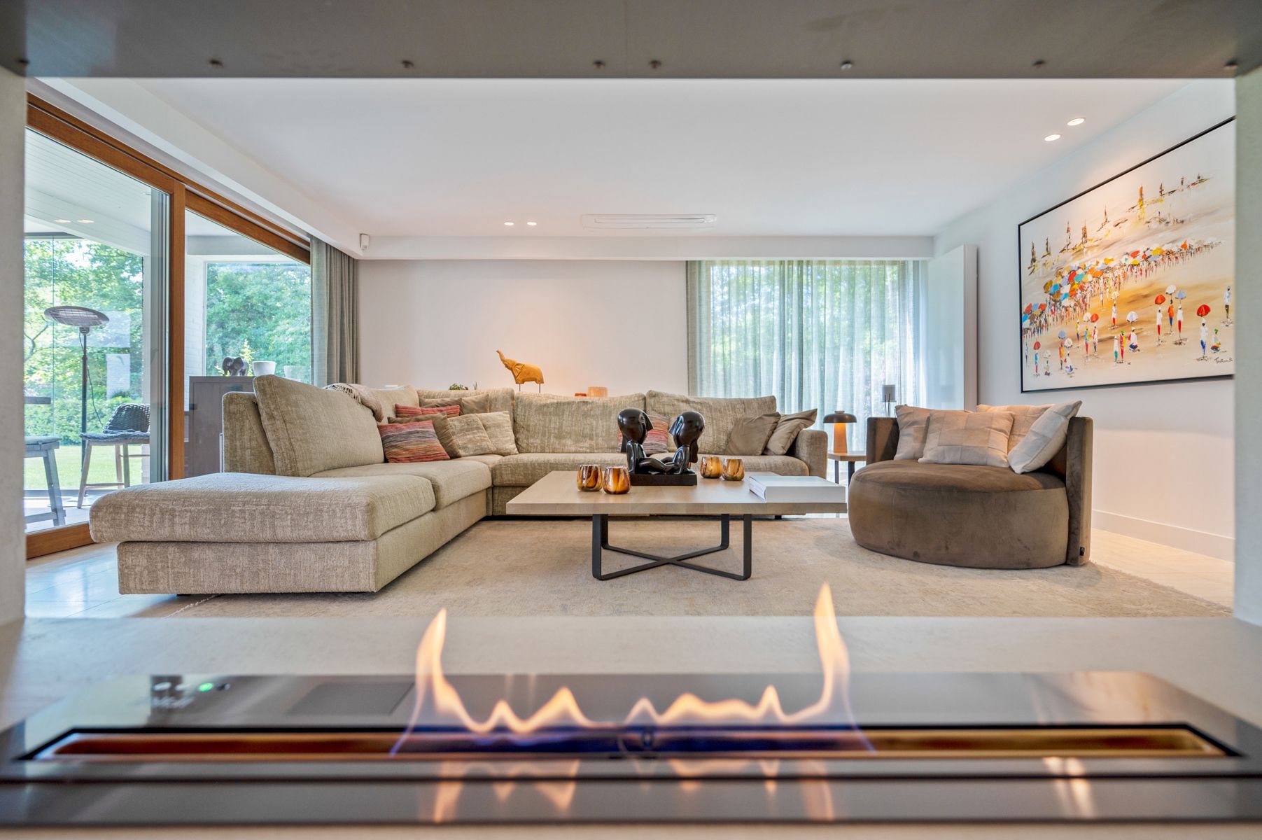 Residentiëel gelegen gelijkvloerse villa op ca. 3.008 m². foto 9