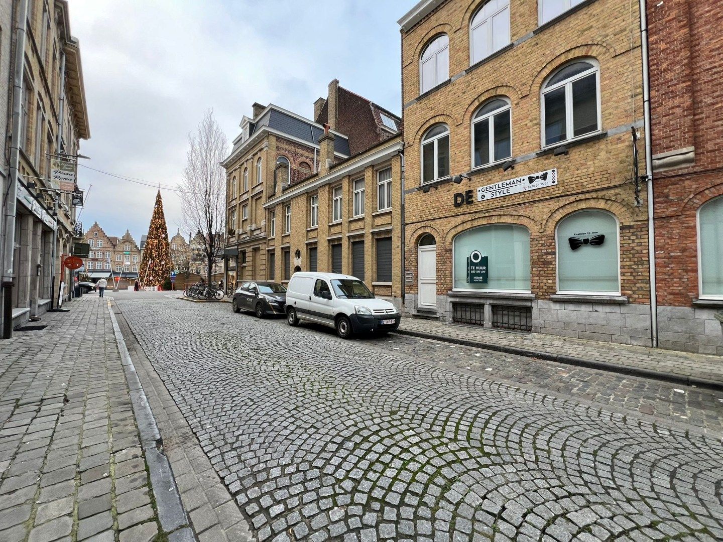Handelsgelijkvloers nabij de Grote Markt te Ieper foto 2