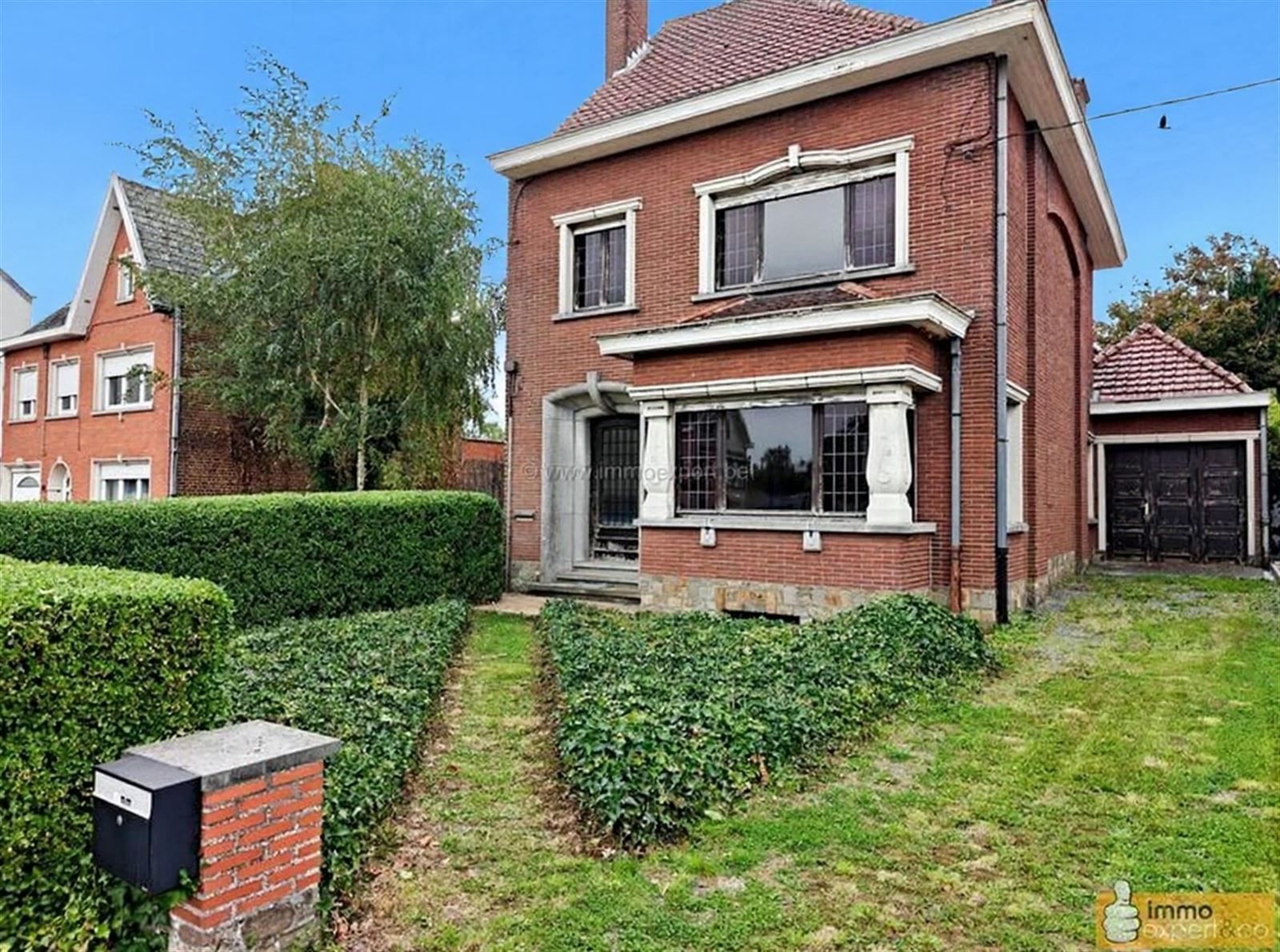 Hoofdfoto van de publicatie: HAALTERT: Stevige, te renoveren HOB met zicht op groen