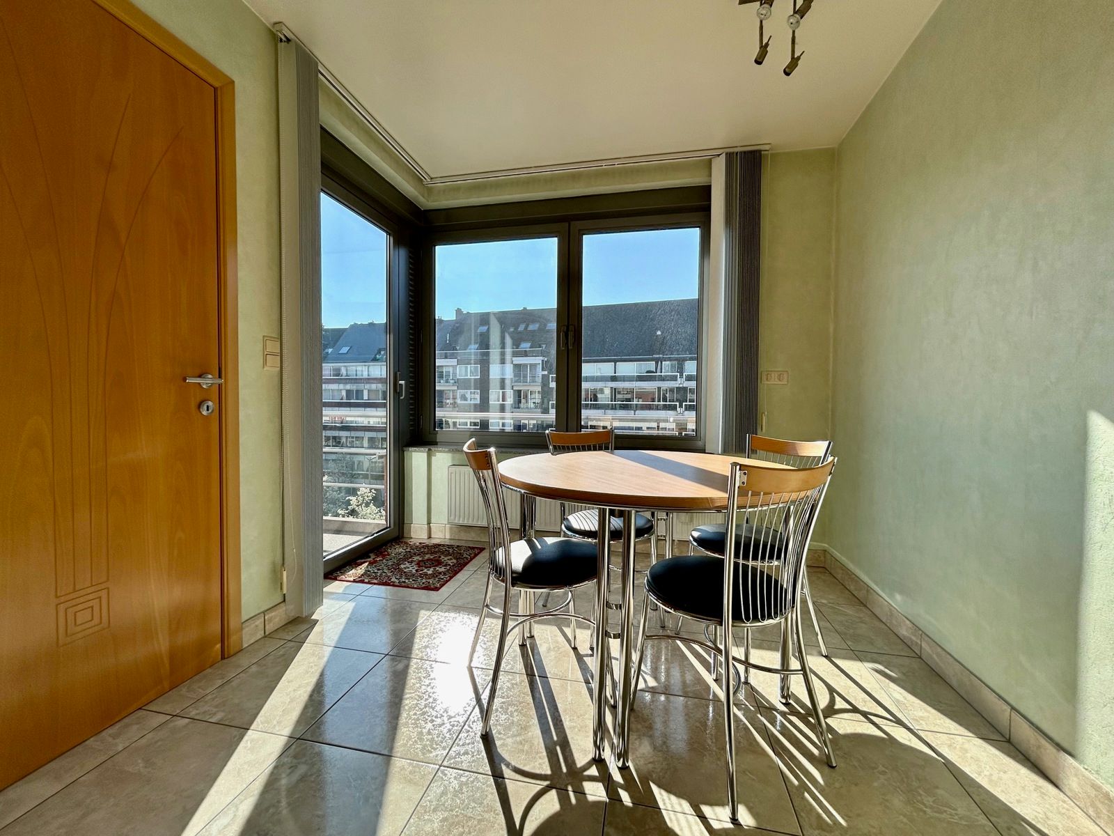 Prachtig appartement met terras, garage en autostaanplaatsen foto 16
