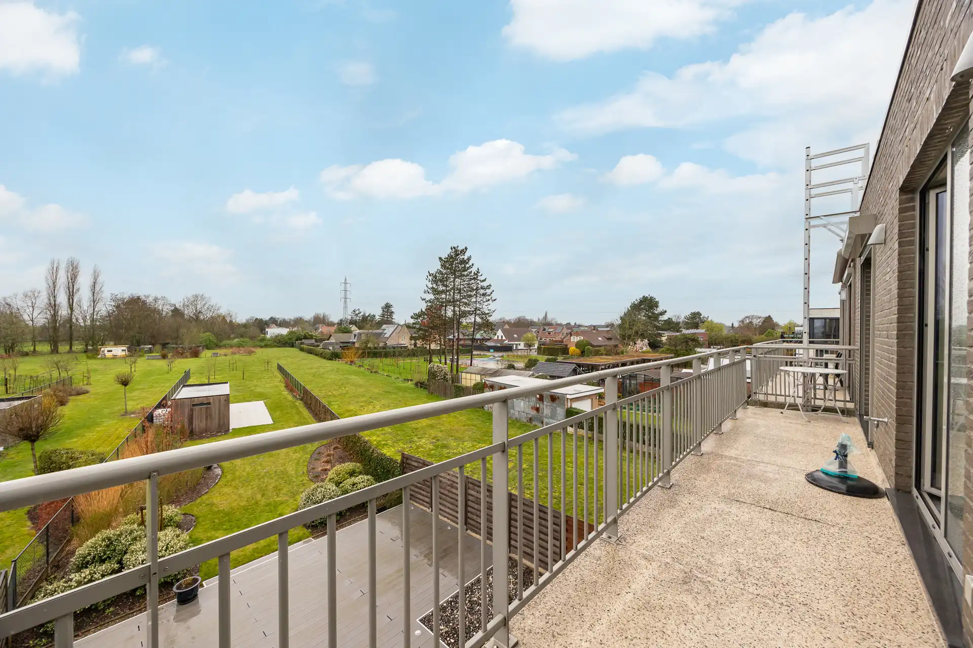 Ruim recent app. (2013 ) met 2 slpk's en garagebox foto 10