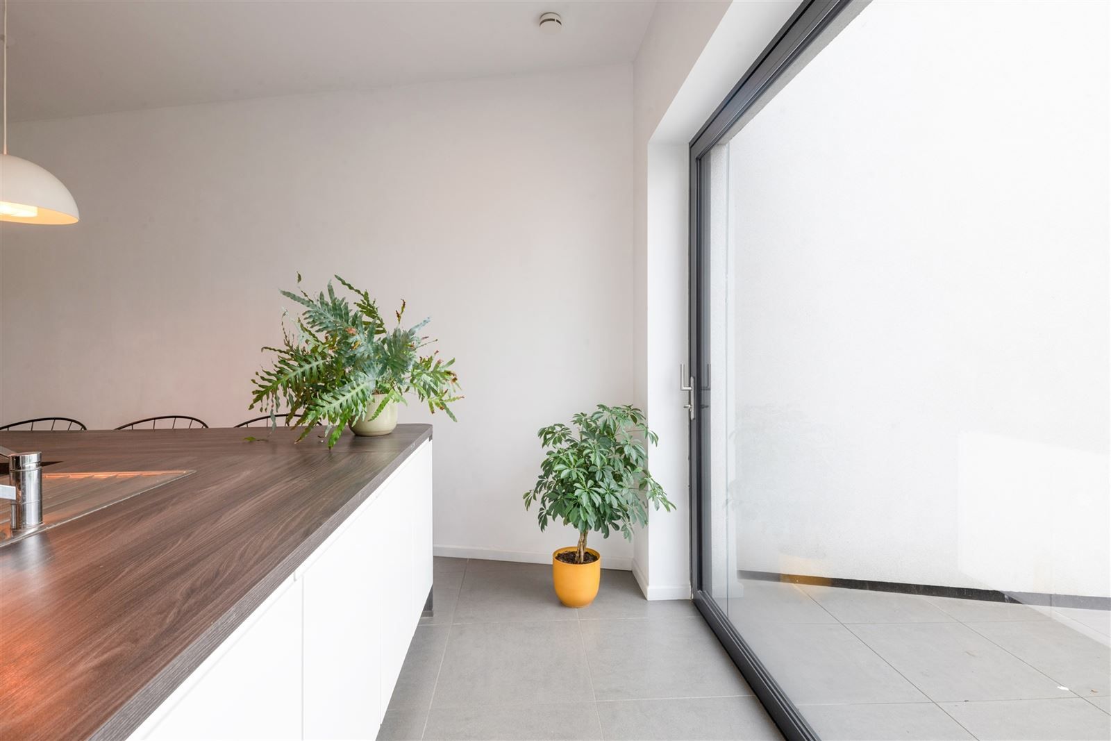 Charmante instapklare woning nabij het centrum van Zottegem! foto 4