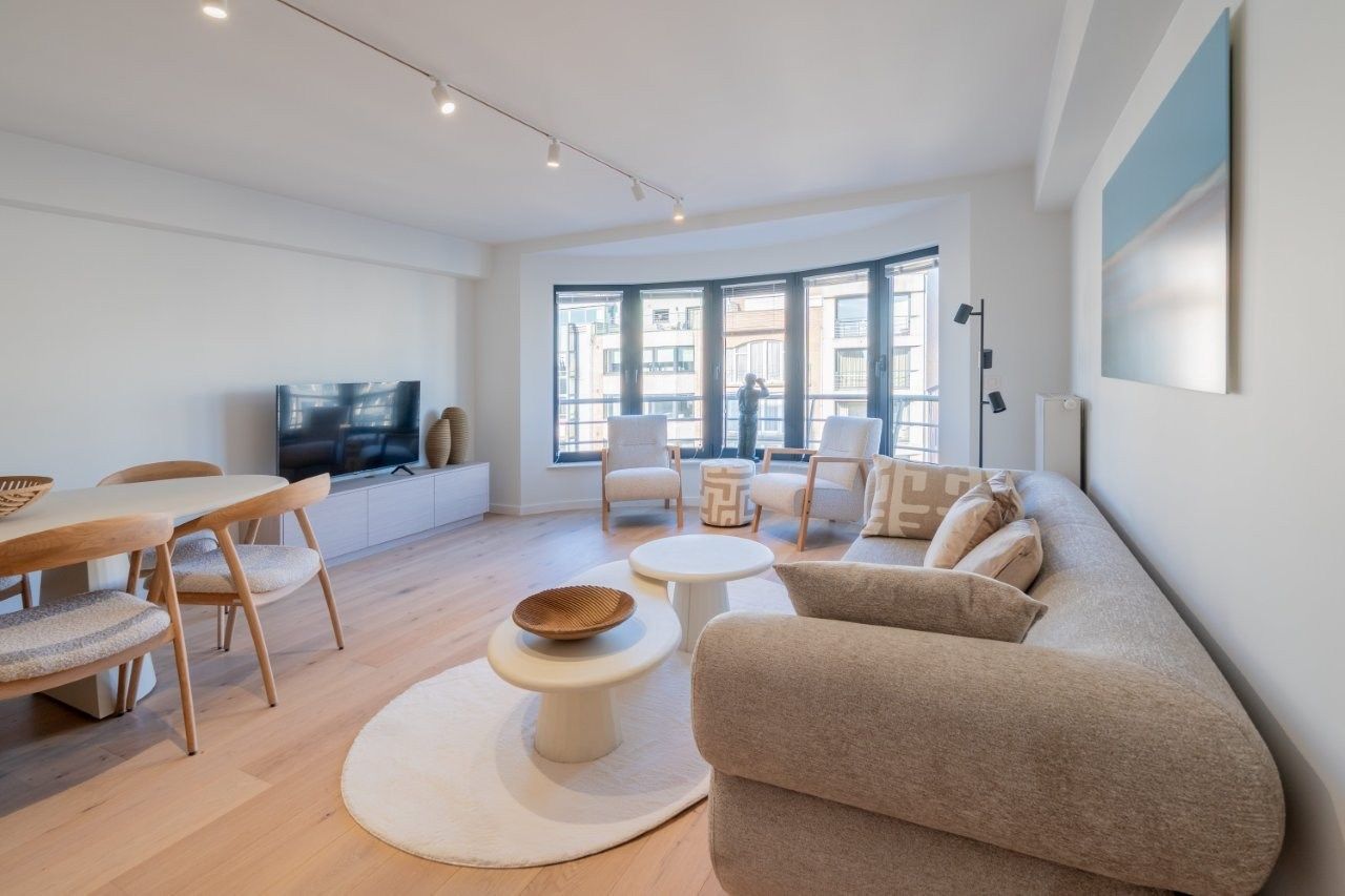 Volledig gerenoveerd, lichtrijk appartement gelegen in een kleine residentie. foto 13