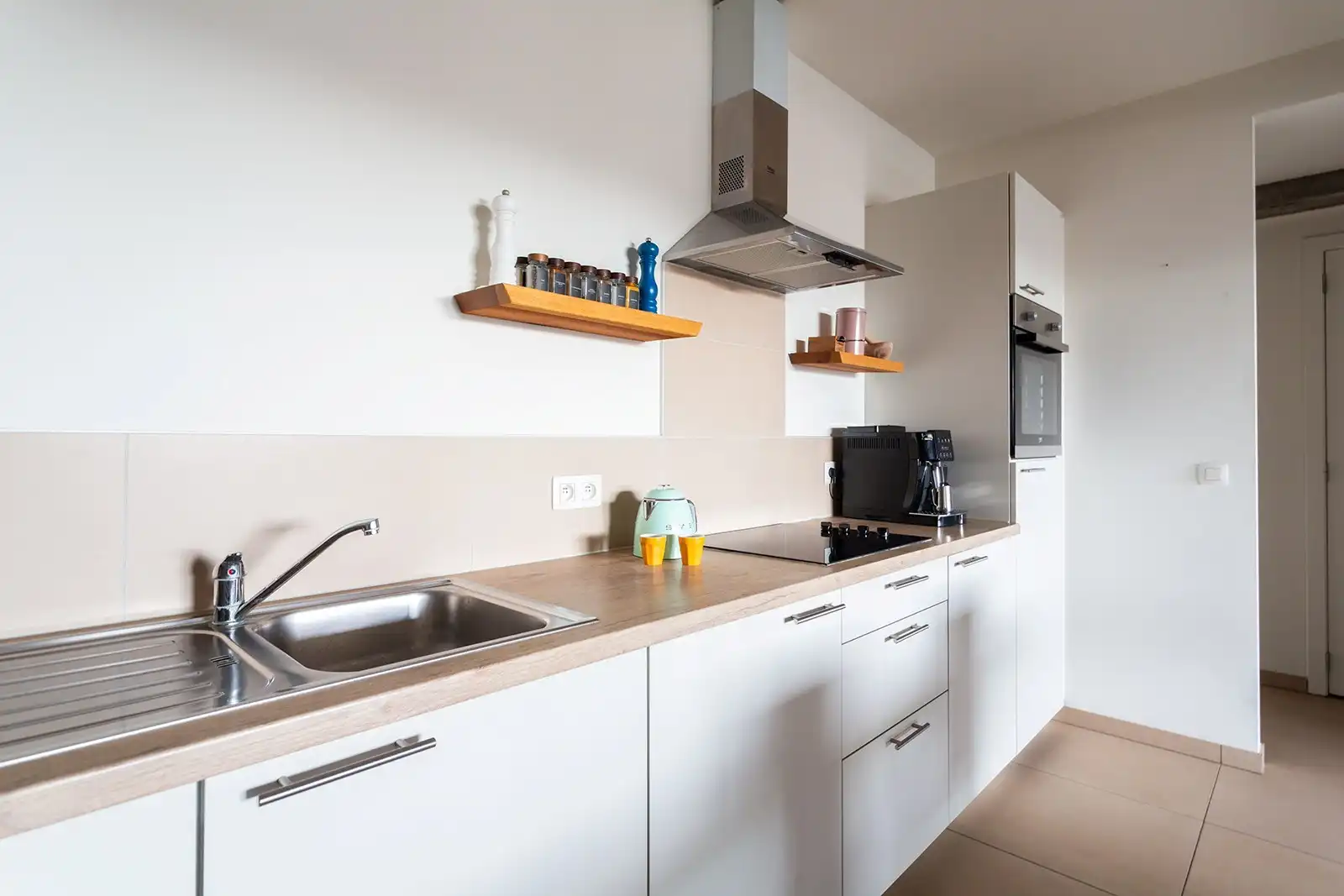 Stadsvibe en rust: energiezuinig appartement met terras foto 8