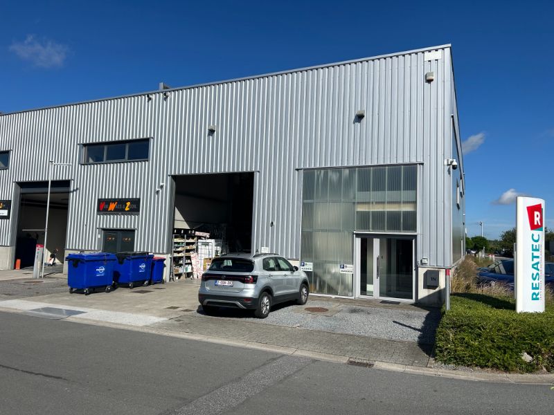 Moderne KMO-unit met 299 m² kantoren en 324 m² magazijn – nabij R4 foto 3