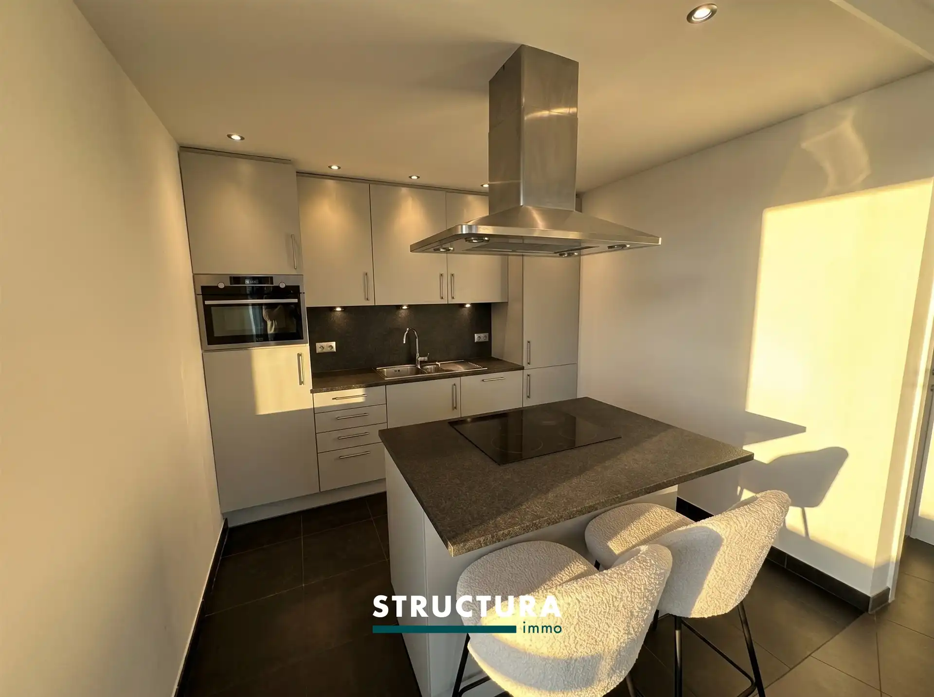 Appartement met staanplaats en terras  foto 2