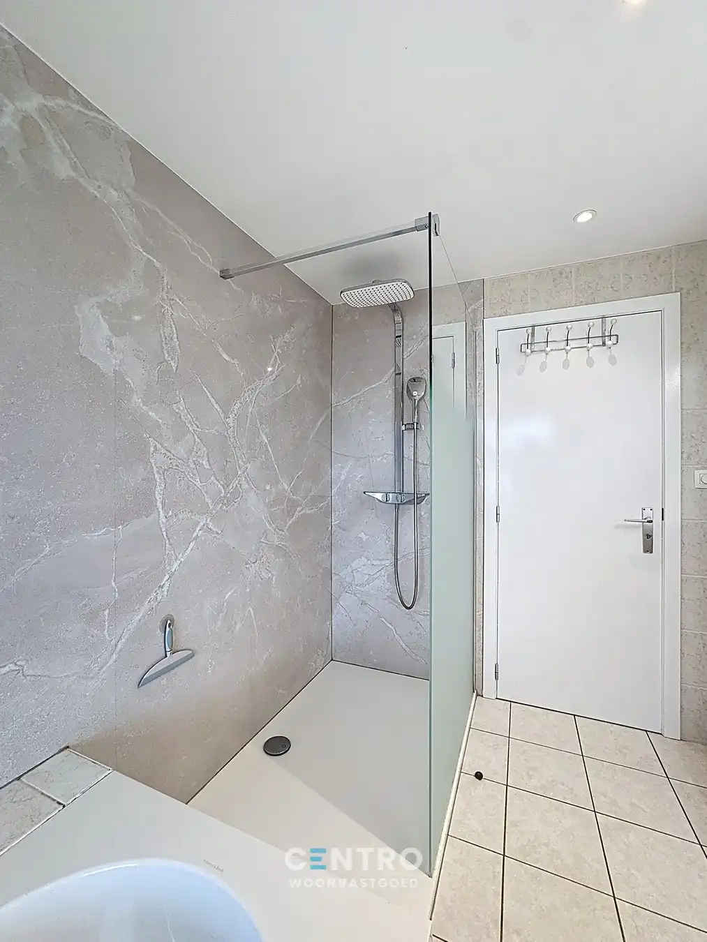 Kwalitatief afgewerkte villa met 4 slpks, garage én ZUIDger. tuin! foto 16