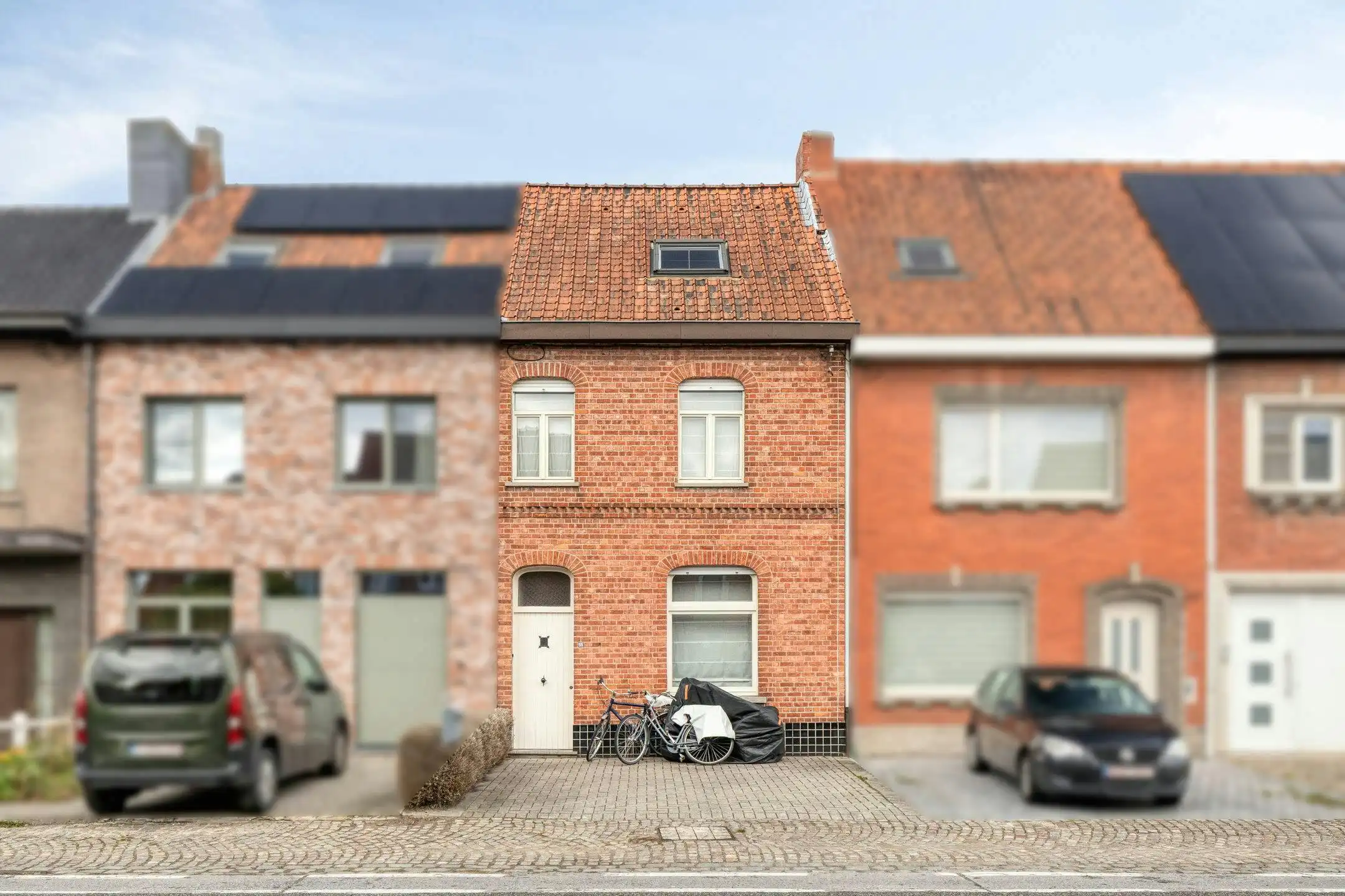 Huis te koop nabij het centrum en station van Waregem foto {{pictureIndex}}